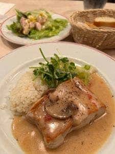 パリのワイン食堂