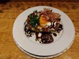 ワイン・お好み焼き・鉄板焼き パーラー元町