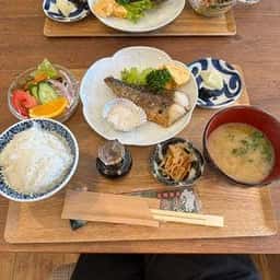 岡村春子商店 魚春