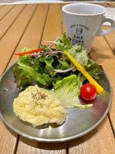 CAFE and BBQ TREE HOUSE