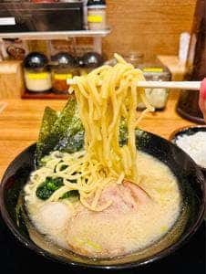 横浜家系ラーメン 春吉家 天神三丁目店