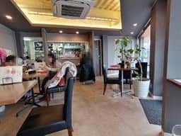 Casual Dining Oaks
