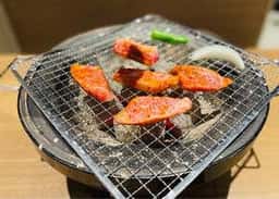 炭火焼肉 まる