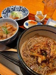 響 カレッタ汐留店