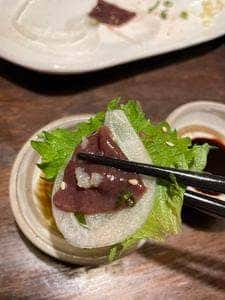 馬刺しもつ鍋の つね