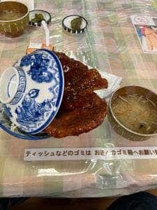 白孔雀食堂