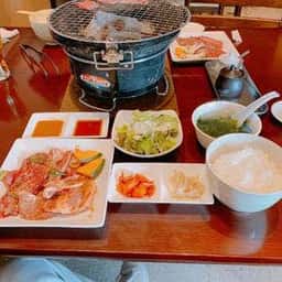 炭火焼肉 ともじ
