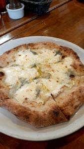 ナポリピッツァ研究所イルフォルノドーロ