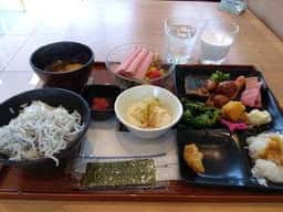 カンデオホテルズ 神戸トアロード 朝食レストラン