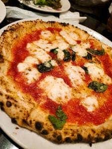 ピッツァ サルヴァトーレ クオモ & バール 新宿