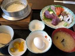 めし処よこた