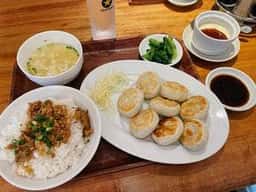 曾さんの餃子 水道橋店