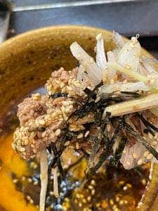 なぜ蕎麦にラー油を入れるのか。新橋店