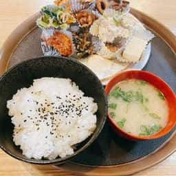 ありがた八食堂