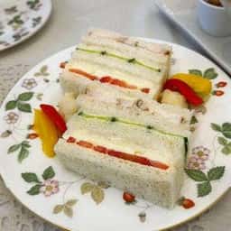 Salon de the Mere et Fille Akita