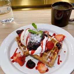 BACON Books & cafe