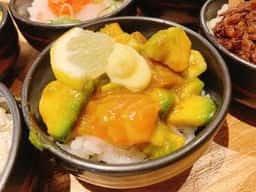 牛ホルモンと鮮魚 牛富屋 代々木店