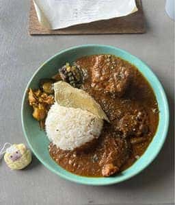 スパイスカレー モクロミ