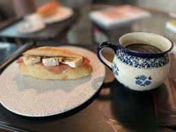 D2B CAFE