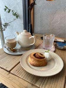 Go Go Round This World! Books&Cafe
