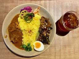 Thumbs Up カレーと、多国籍料理の店。