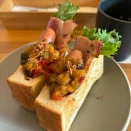 Toaster! Bread Cafe & Champagne Bar
