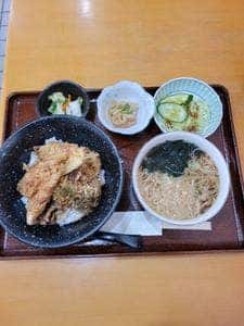 きしや