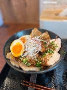 チャーシュー丼専門店 こむらや
