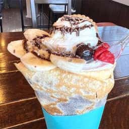 海と月と
