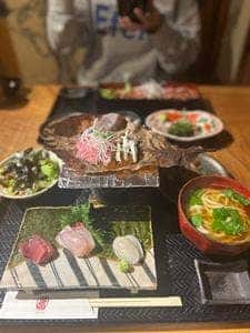 茜