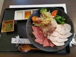 笑う肉には福来る