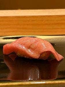 鮨 と