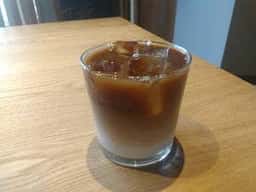 8Black birds cafe