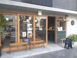 8Black birds cafe