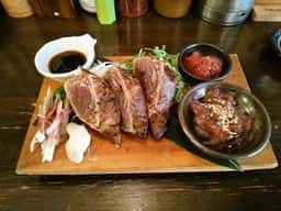 極上わら焼き料理と串カツ わら焼き部 梅新東店