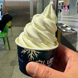 白い恋人ソフトクリーム JAL PLAZA 出発ロビー売店