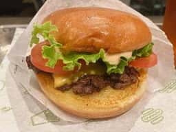 シェイクシャック 外苑いちょう並木店