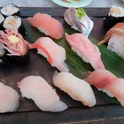 地魚 回転寿司 魚どんや