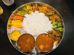 ネパール料理店 月と太陽