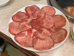 焼肉 三富