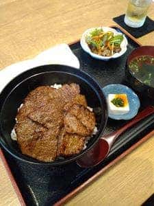 肉割烹 加賀屋