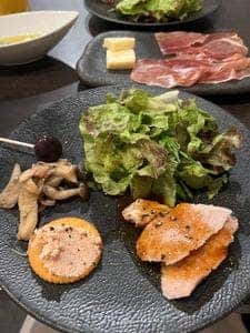 熱海 本格パエリアとステーキとワイン バルデビノス