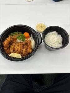 洋食 Quattro JR灘駅店