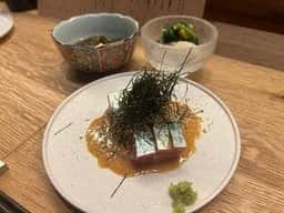 小皿のまぐろとさば。西新宿