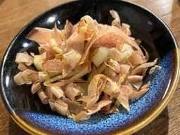 しむ