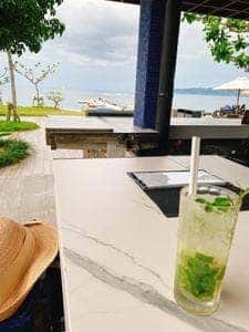 THE STAR BAR