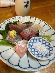 魚屋あたり