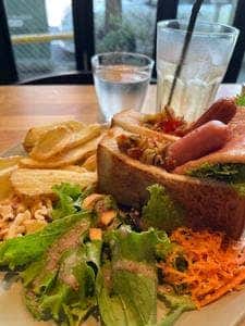 Toaster! Bread Cafe & Champagne Bar