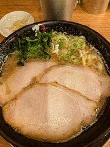 濃厚豚骨醤油ラーメン ブタシャモジ 新潟駅前店