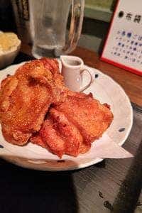 海鮮と布袋ザンギ 元祖ほうじ茶カレー Nikomaruにこまる 北1条酒場